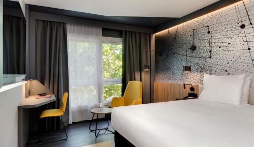 Standard Room with Large Bed