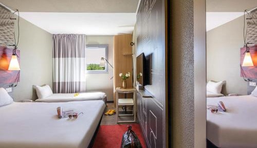 Standard Room with One Double Bed and One Single Bed