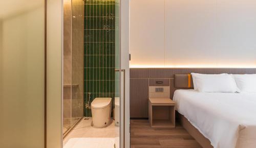 Deluxe King Suite