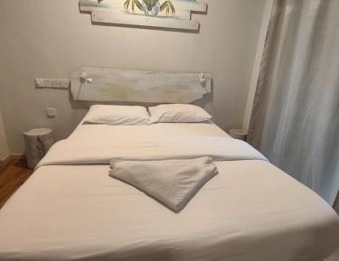 Deluxe Double Room with Side Sea View