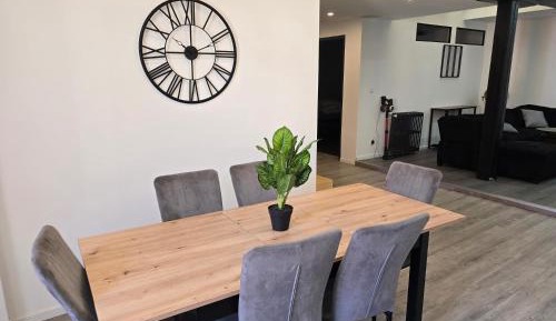 Three-Bedroom Apartment with Mountain View