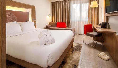 Executive Queen Room With Sofa Bed