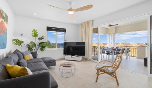 Two-Bedroom Apartment with Balcony and Sea View