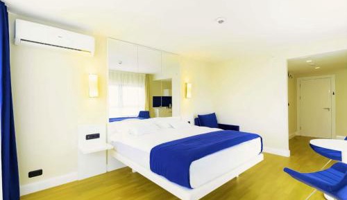 King Studio with Sofa Bed