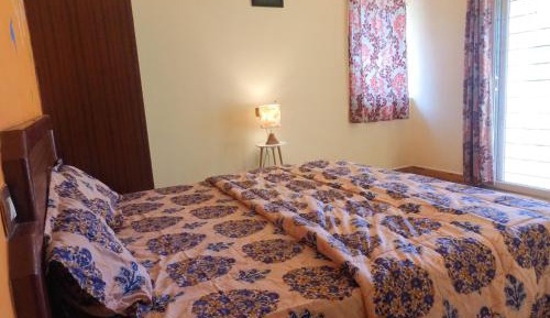 Deluxe Room (2 Adults + 1 Child)