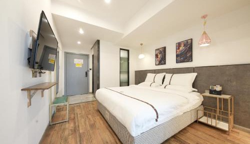 Standard King Room