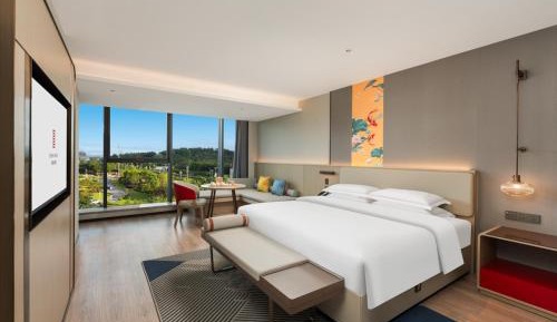 Deluxe Queen Room