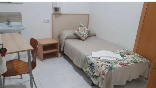Single Room with Shared Bathroom