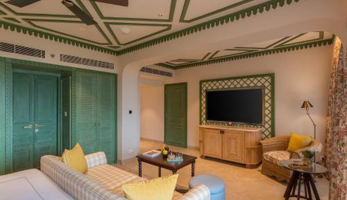 Deluxe Sea View Suite