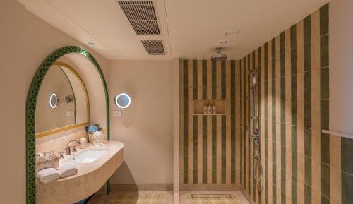 Luxury Room Garden View with Sitout
