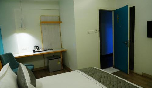 Deluxe Double Room (2 Adults + 1 Child)