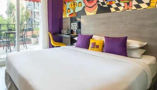 Deluxe Queen Room with Balcony