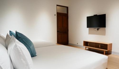 Quadruple Room with Private Bathroom