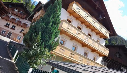 Two-Bedroom Apartment with Balcony and Terrace
