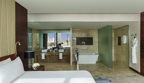 Fairmont Gold Suite - Non-Smoking
