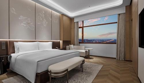 Deluxe King Suite