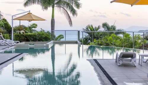 Two-Bedroom Apartment with Balcony and Sea View