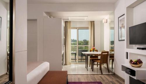 One-Bedroom Suite with Balcony