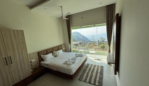 King Room with Mountain View