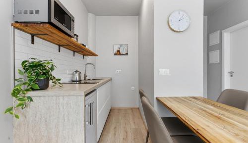 Studio (5 Adults)