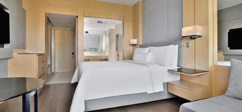 Guest Room 1 King -  Hill View