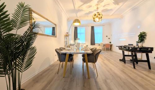 Two-Bedroom Deluxe Apartment with Balcony