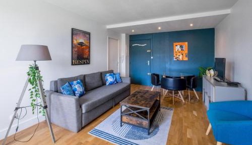 One-Bedroom Apartment with Balcony