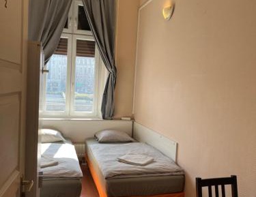 Budget Twin Room with Street View