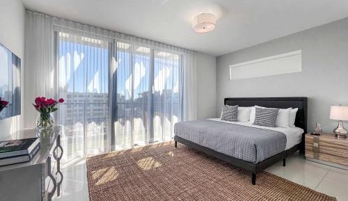 Skyline - Two Bedroom Apartment w/Kitchen and Spacious Terrace