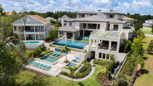 Fifteen-Bedroom Holiday Home