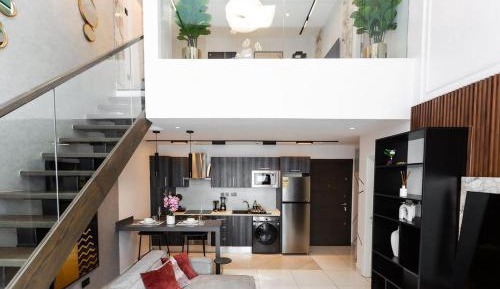 Deluxe One-Bedroom Apartment