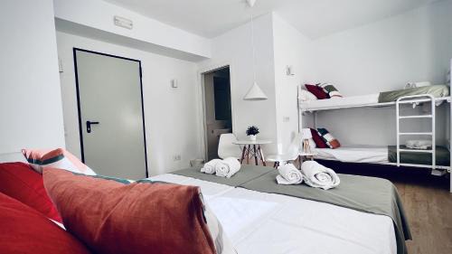 Quadruple Room with Private Bathroom