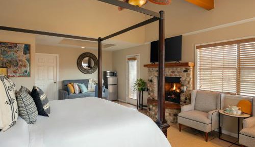 Deluxe King Suite