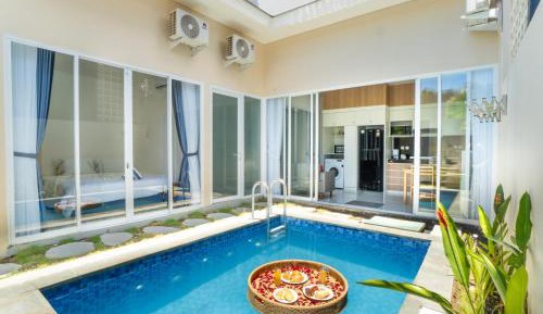 Suite with Pool View