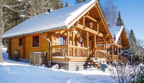 Three-Bedroom Holiday Home 