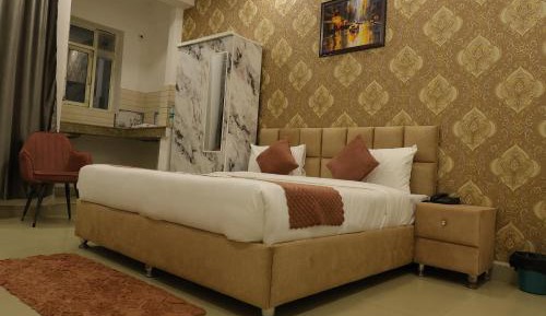 Double Room with Private Bathroom