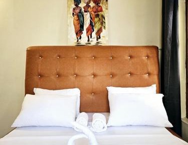 Queen Room with Shared Bathroom