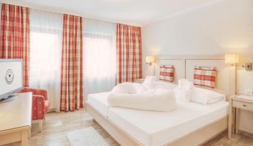 One-Bedroom Apartment with Balcony