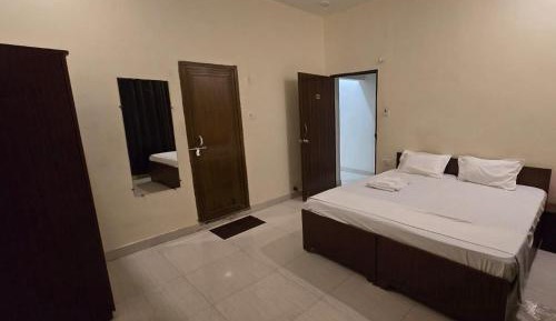 Standard Twin Room with Shared Bathroom