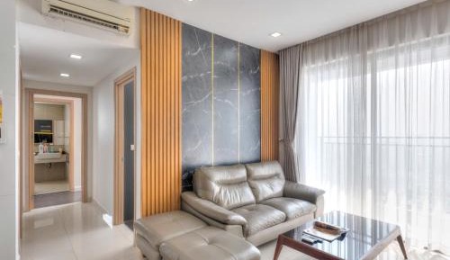 Three-Bedroom Apartment with Balcony