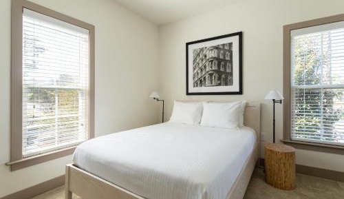 Two-Bedroom Apartment (Self Check-in with Virtual Front Desk)