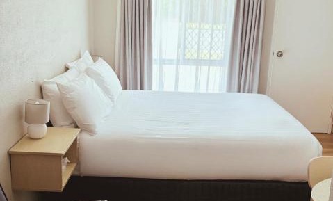 Queen Cozy Room