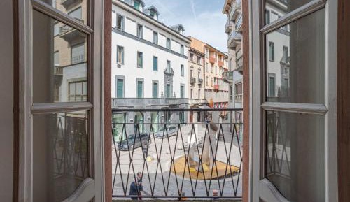 Three-Bedroom Apartment with Balcony