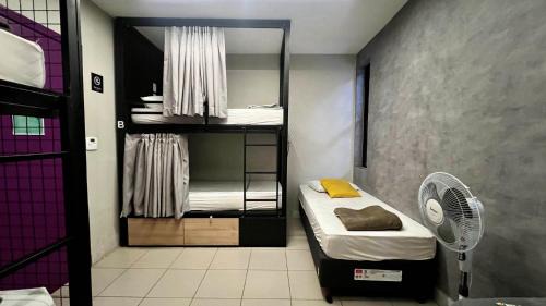 Bunk Bed in Mixed Dormitory Room