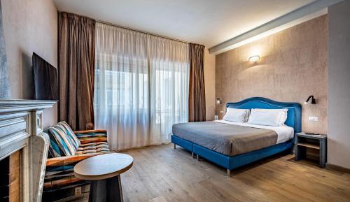 Deluxe Double Room with Spa Bath and Balcony