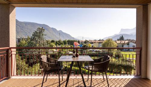 Apartment with Mountain View