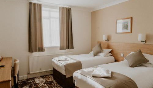 Twin Room with Private Bathroom