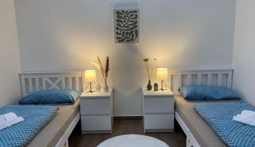 Room #1372455201