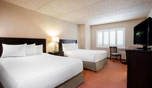WEST DELUXE ROOM 2 QUEEN NON-SMOKING 