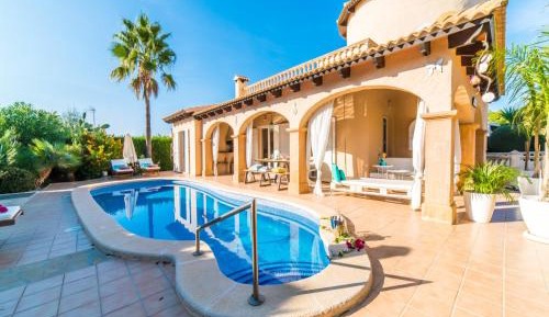 Three-Bedroom Holiday Home 